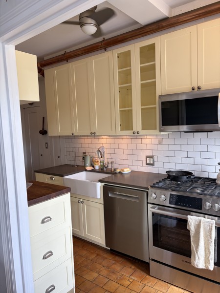 Cabinet Painting in Manhattan, NY (1)